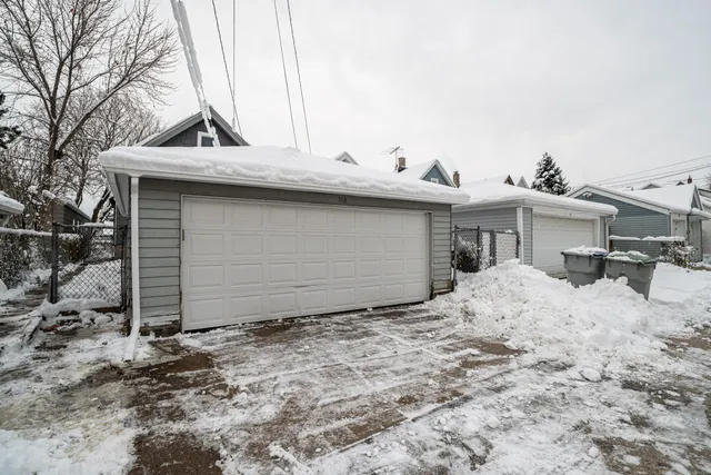 $1,995 | 168 East Rosedale Avenue, Milwaukee, WI 53207