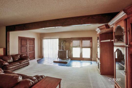 548 East Laura Avenue Ridgecrest, CA 93555 - Photo 13 of 34 a living room with furniture