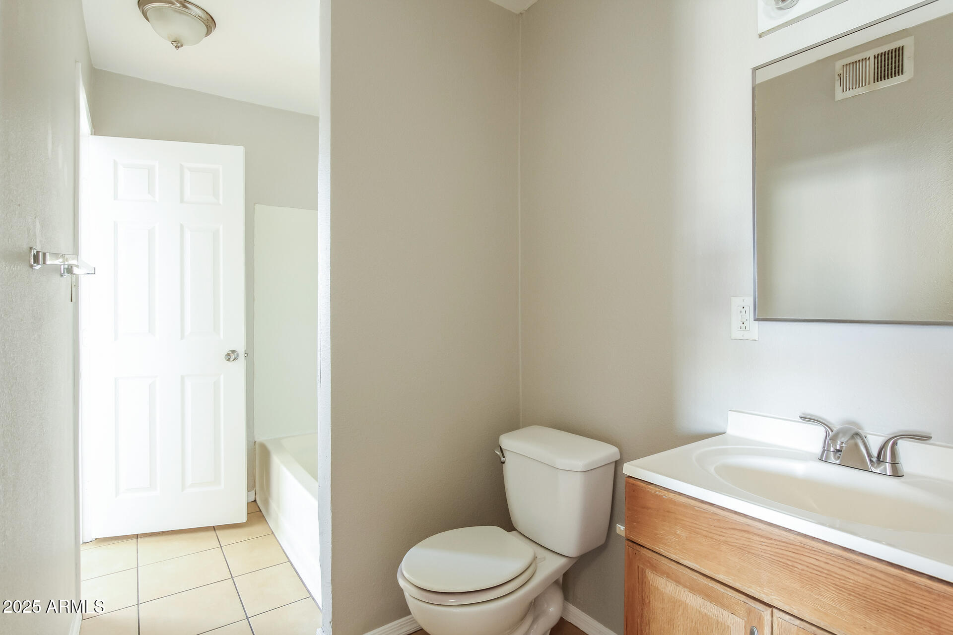 2747 East Chipman Road, Unit 1 Phoenix, AZ 85040 - Photo 10 of 16 11-photo-Main-Bathroom-c2004a91-2a7a-420