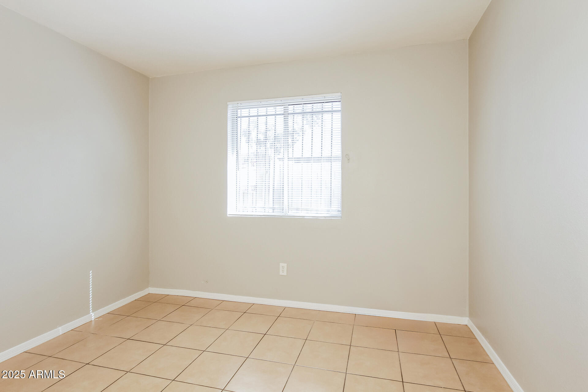 2747 East Chipman Road, Unit 1 Phoenix, AZ 85040 - Photo 11 of 16 12-photo-Bedroom-399962b3-ed45-48f5-b2bb