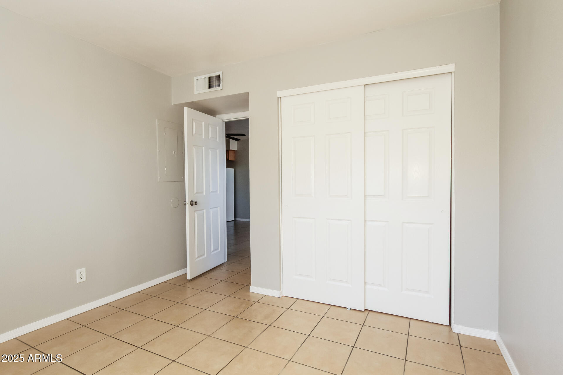 2747 East Chipman Road, Unit 1 Phoenix, AZ 85040 - Photo 13 of 16 14-photo-Bedroom-fa4ddfa6-ec93-41aa-a43d