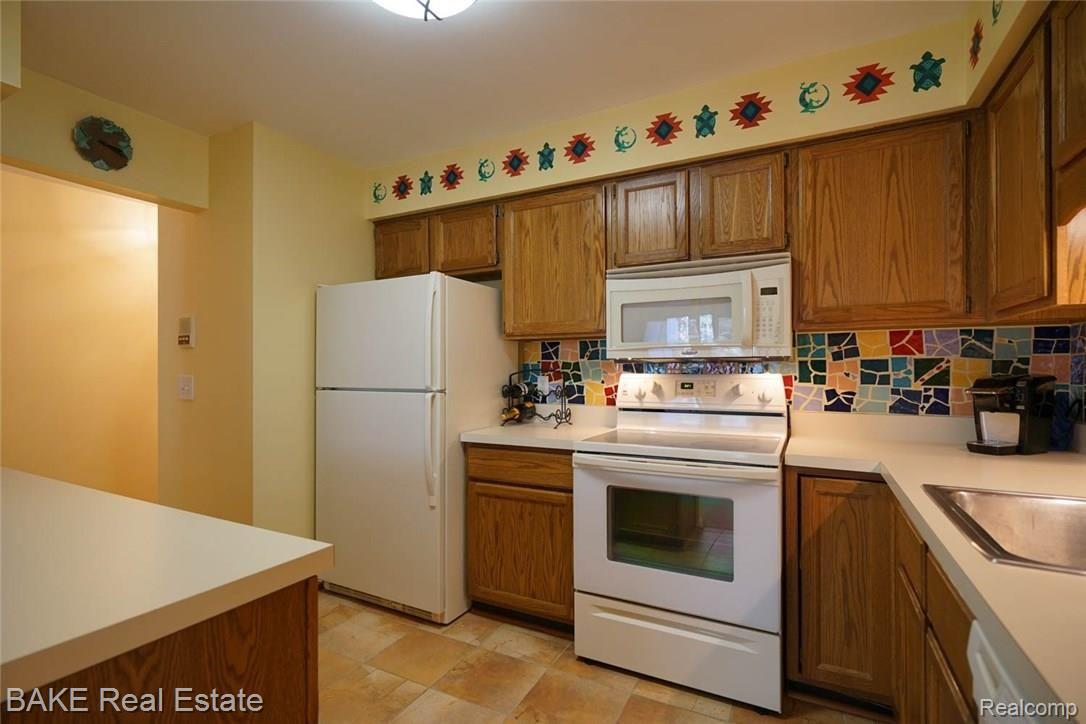11845 Sycamore Road, Unit 39 Plymouth, MI 48170 - Photo 6 of 26 Kitchen