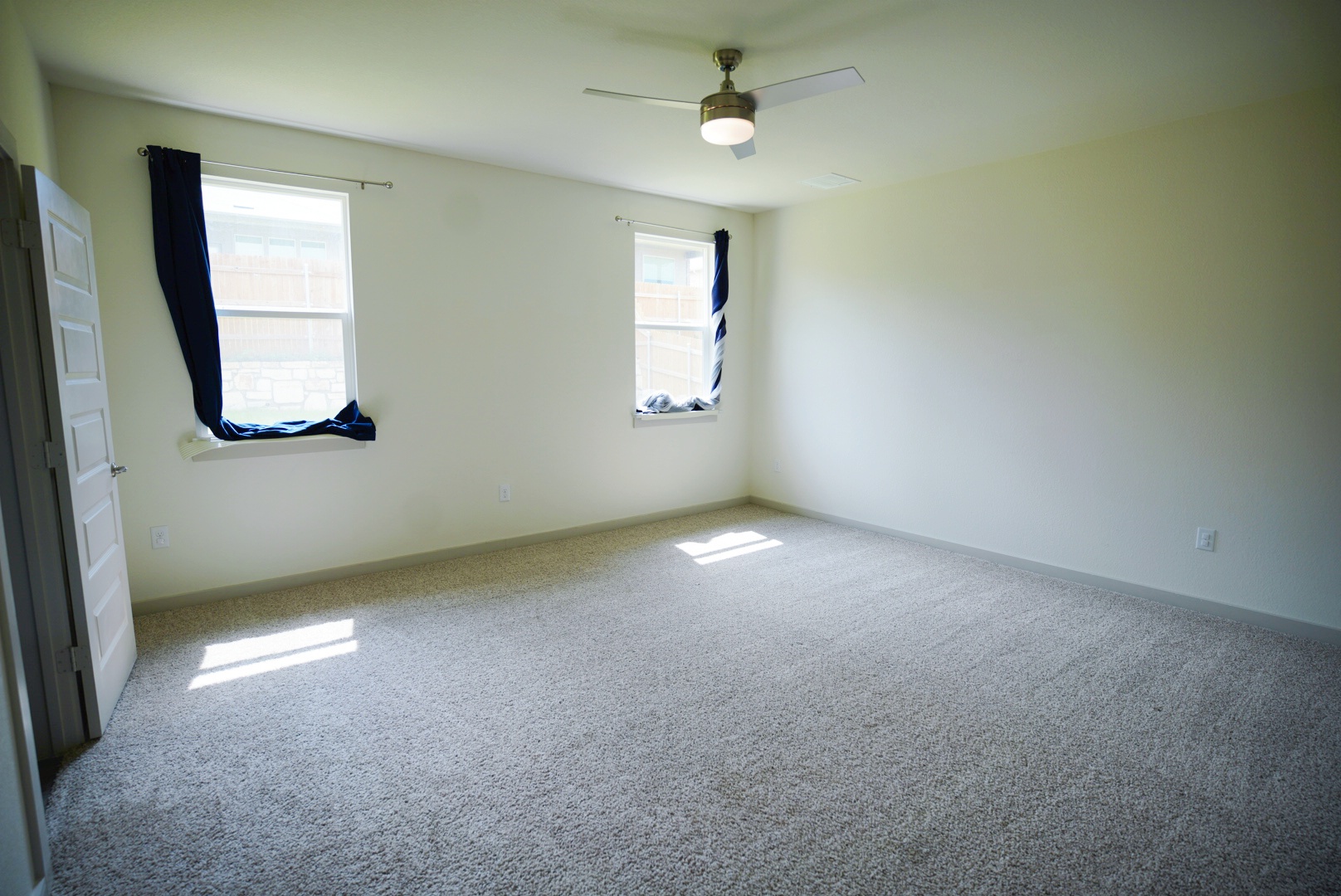 10601 Gonzales Ranger Pass Austin, TX 78754 - Photo 5 of 17 an empty room with windows and fan