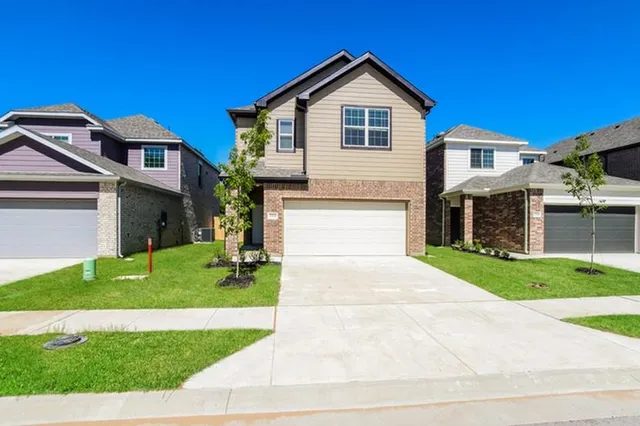 $1,900 | 1314 Ester Lane, Ennis, TX 75119