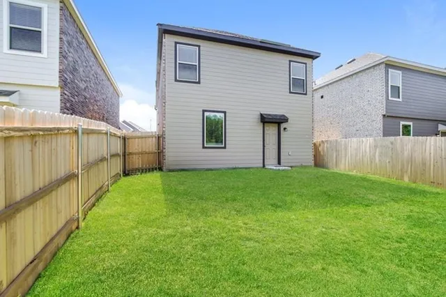 $1,900 | 1314 Ester Lane, Ennis, TX 75119