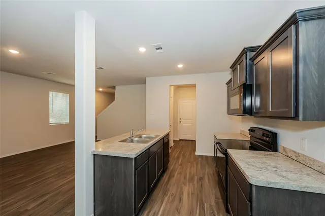 $1,900 | 1314 Ester Lane, Ennis, TX 75119