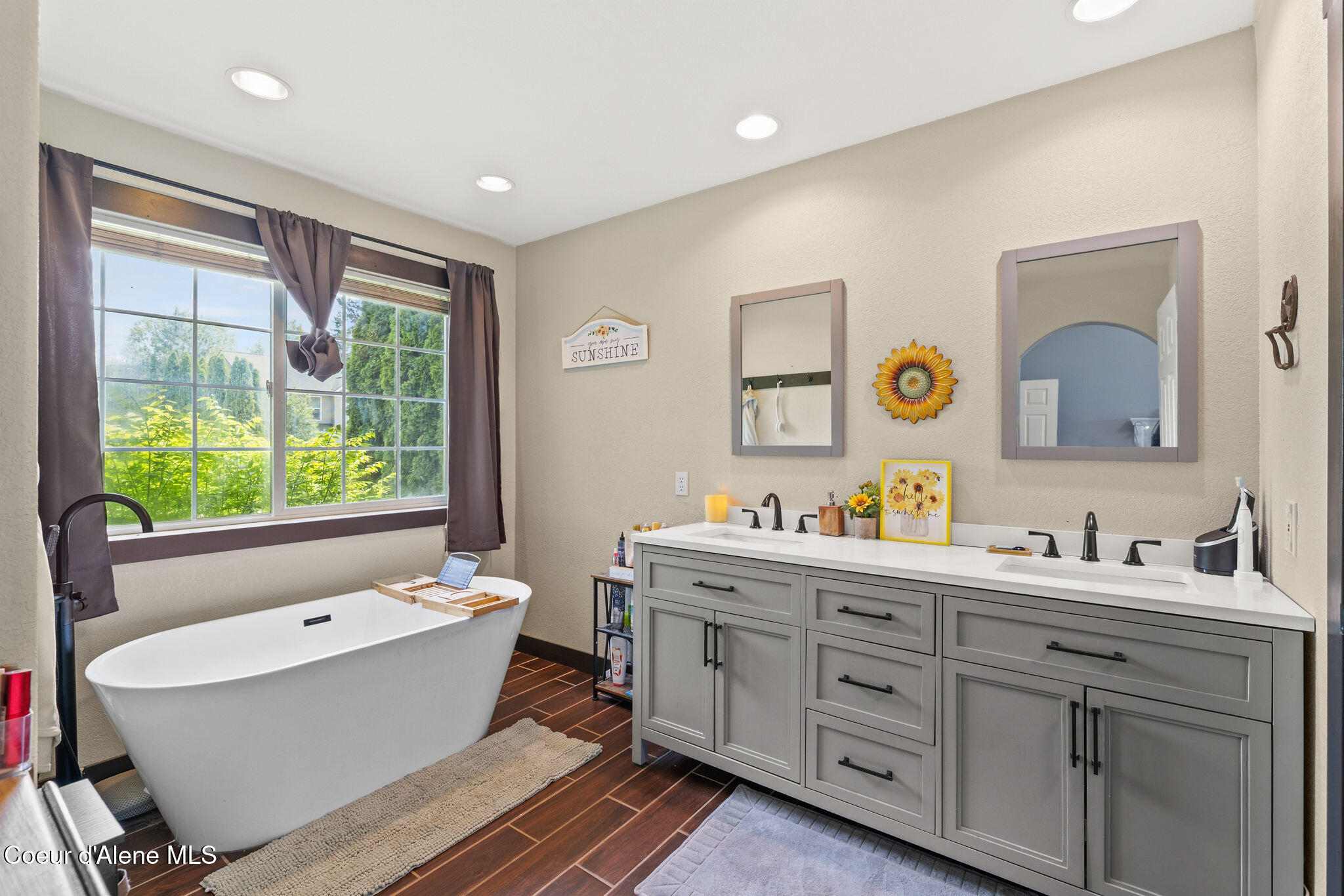 15383 Vernon Street Rathdrum, ID 83858 - Photo 23 of 40 Primary Bath with 2 sinks
