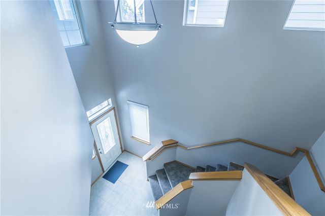 a view of livingroom with furniture and windows