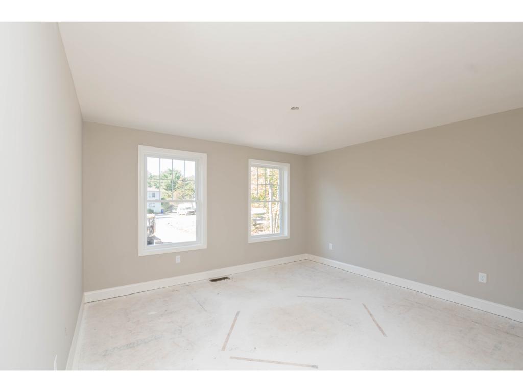 224 Mammoth Road Manchester, NH 03103 - Photo 11 of 18