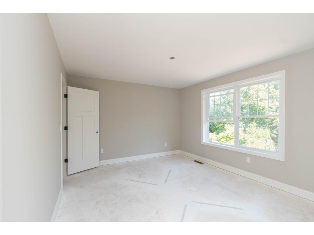 224 Mammoth Road Manchester, NH 03103 - Photo 12 of 18
