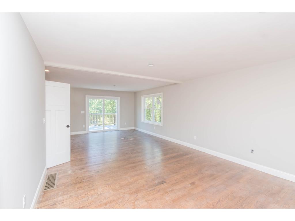 224 Mammoth Road Manchester, NH 03103 - Photo 6 of 18