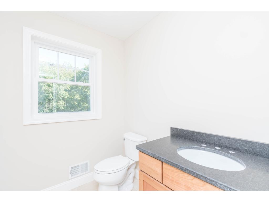 224 Mammoth Road Manchester, NH 03103 - Photo 10 of 18