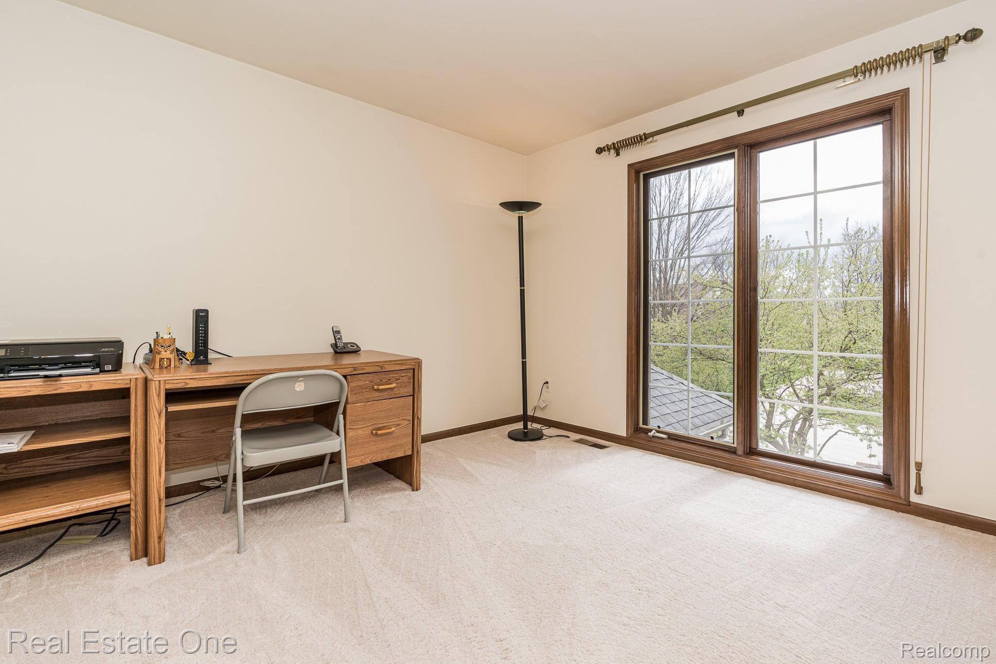 3400 Edmunton Drive Rochester, MI 48306 - Photo 19 of 28 Bedroom