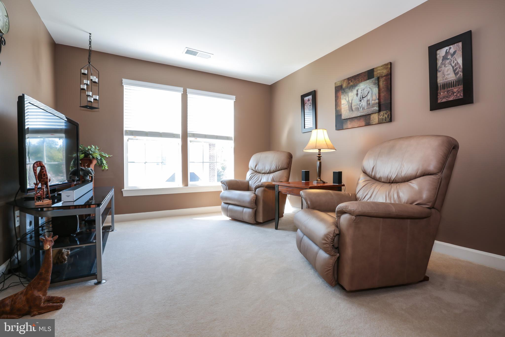 4557 Spring Run Road Warrenton, VA 20187 - Photo 27 of 68 Luxurious Sitting Area in Owner's Suite