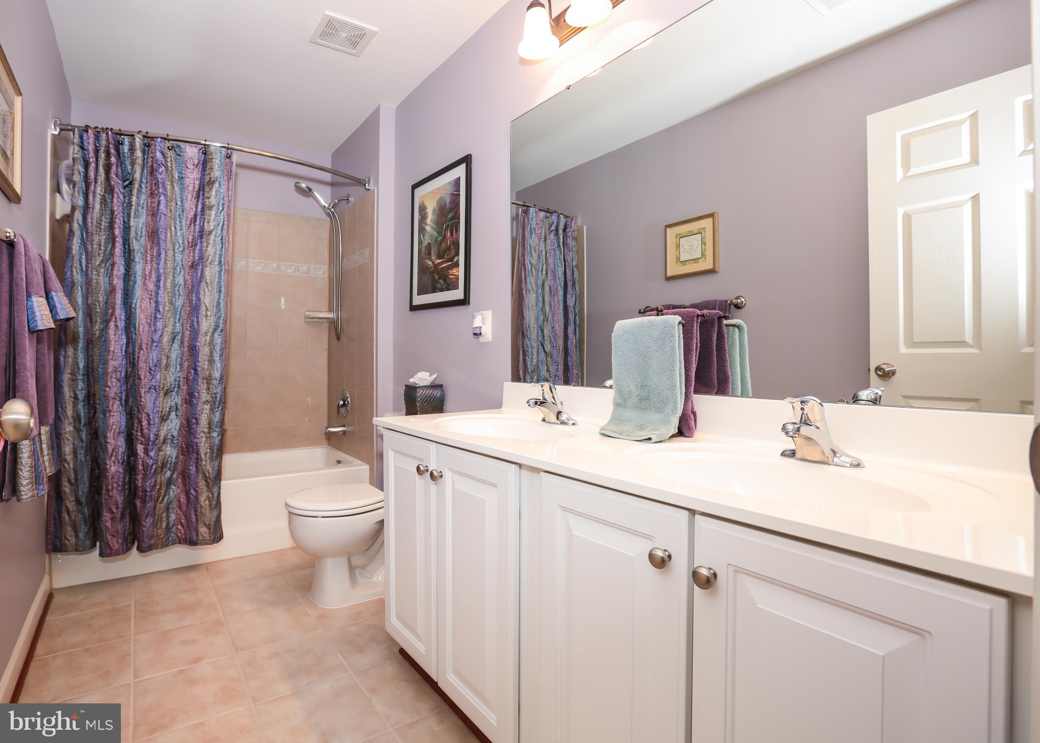 4557 Spring Run Road Warrenton, VA 20187 - Photo 36 of 68 Spacious Full Bathroom 2