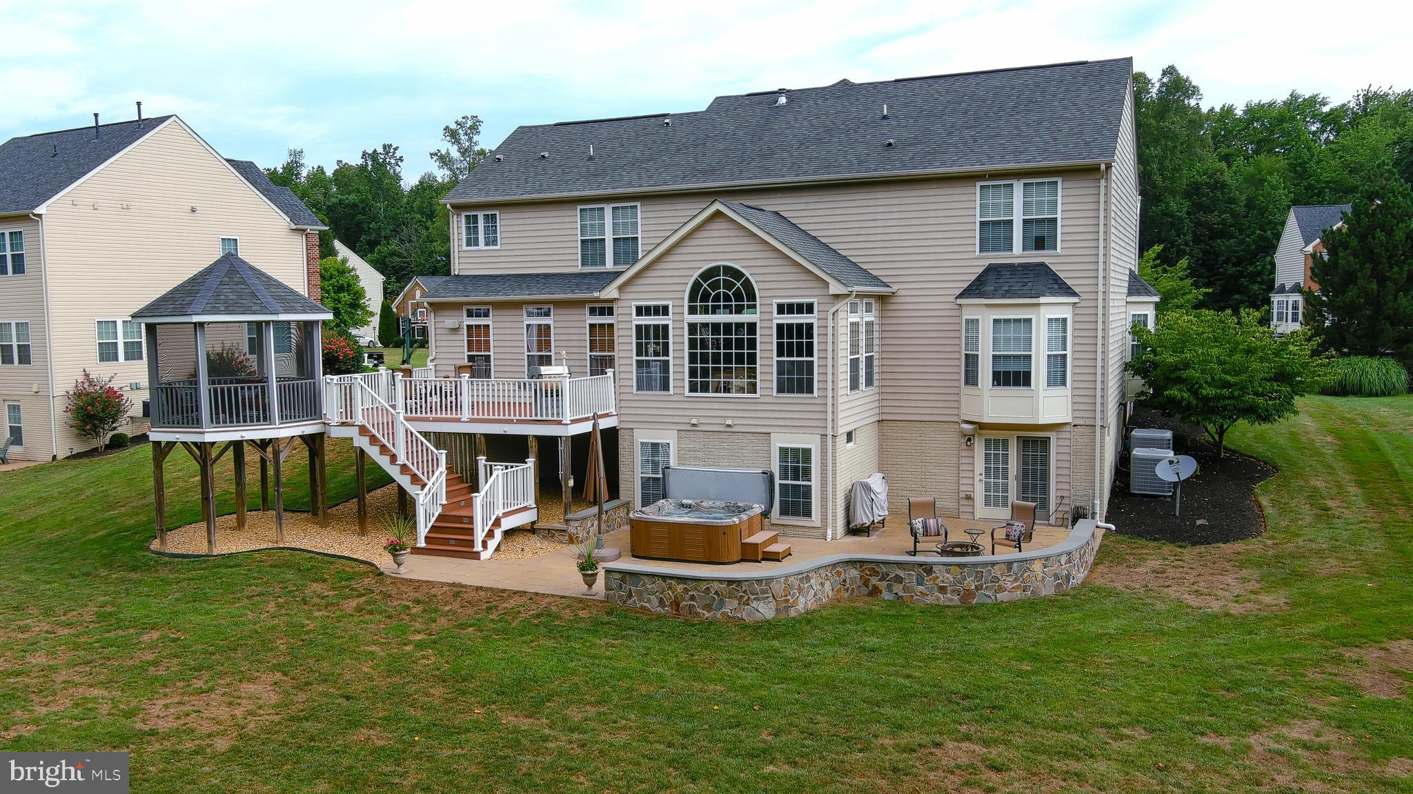 4557 Spring Run Road Warrenton, VA 20187 - Photo 7 of 68 Amazing Exterior Living w/ Deck, Gazebo & Hot Tub