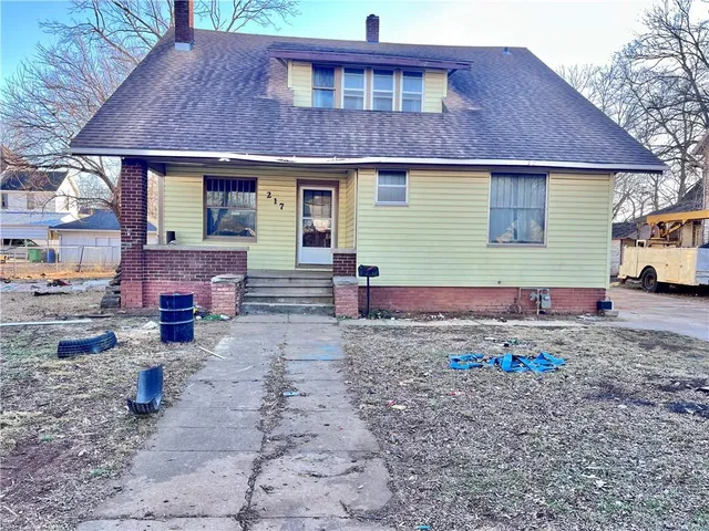 $60,000 | 217 West 1st Street, Cherryvale, KS 67335