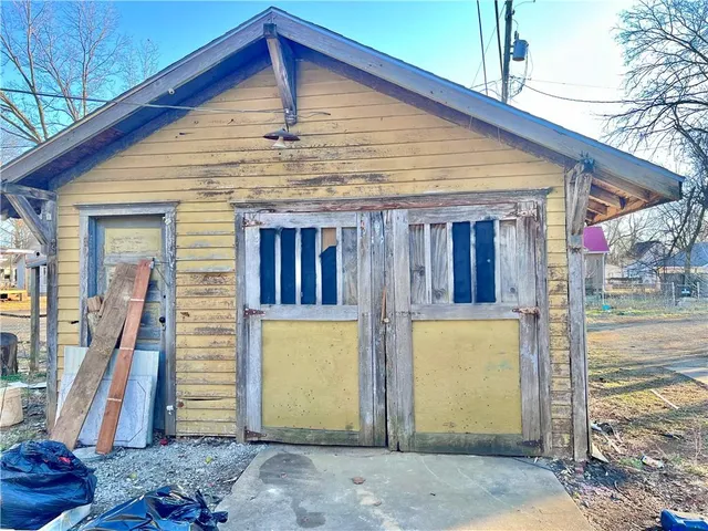 $60,000 | 217 West 1st Street, Cherryvale, KS 67335