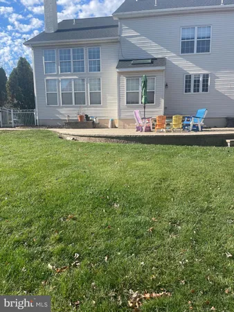 a front view of house with yard