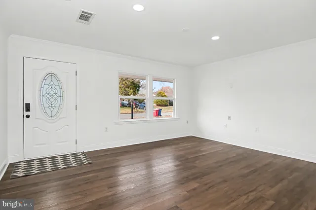 $3,250 | 312 East Gordon Street, Sterling, VA 20164