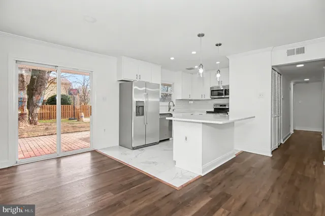 $3,250 | 312 East Gordon Street, Sterling, VA 20164