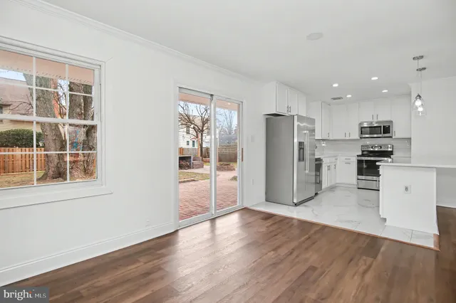 $3,250 | 312 East Gordon Street, Sterling, VA 20164