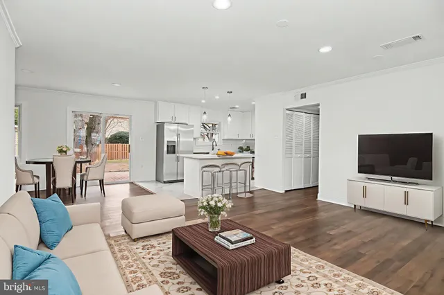 $3,250 | 312 East Gordon Street, Sterling, VA 20164