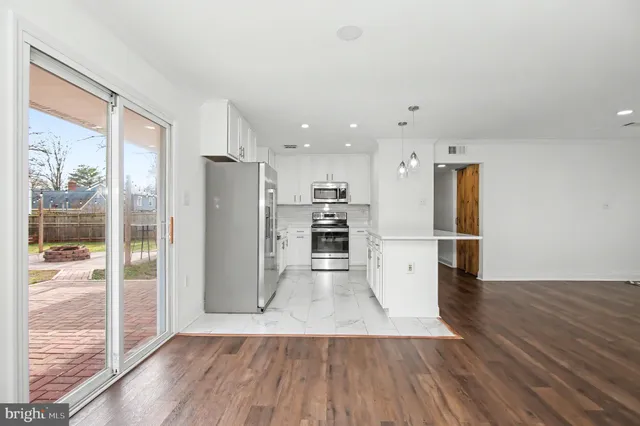 $3,250 | 312 East Gordon Street, Sterling, VA 20164