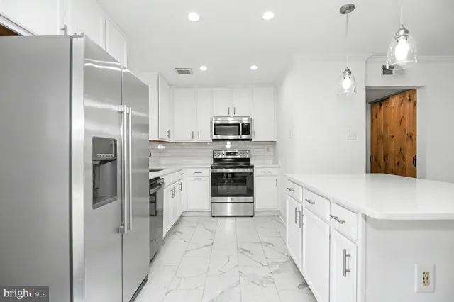 $3,250 | 312 East Gordon Street, Sterling, VA 20164