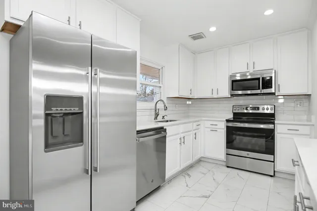 $3,250 | 312 East Gordon Street, Sterling, VA 20164