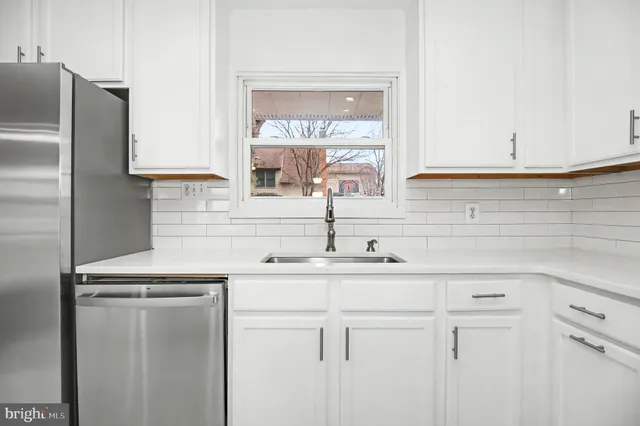 $3,250 | 312 East Gordon Street, Sterling, VA 20164