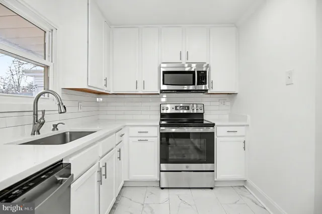 $3,250 | 312 East Gordon Street, Sterling, VA 20164