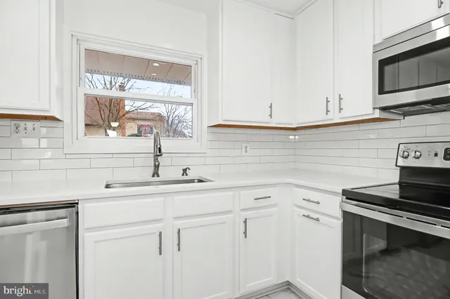 $3,250 | 312 East Gordon Street, Sterling, VA 20164