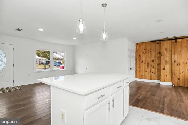 $3,250 | 312 East Gordon Street, Sterling, VA 20164