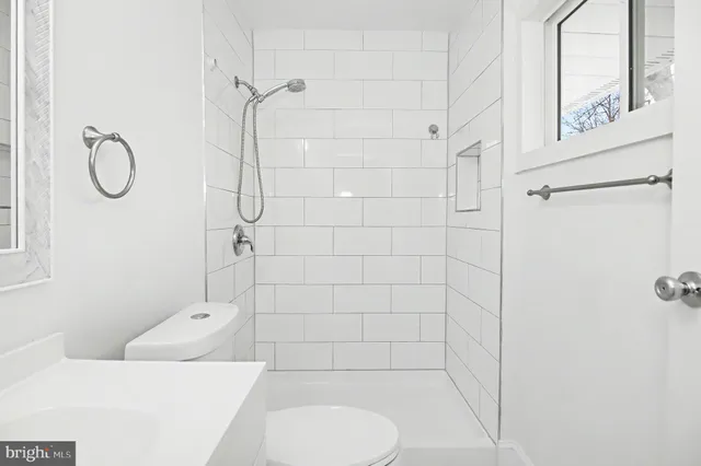 $3,250 | 312 East Gordon Street, Sterling, VA 20164