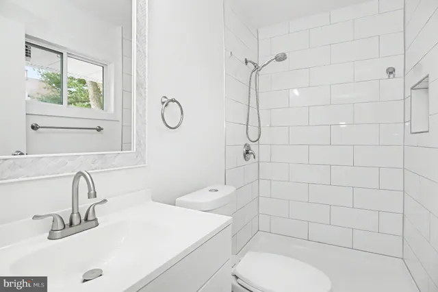 $3,250 | 312 East Gordon Street, Sterling, VA 20164