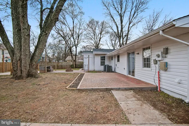 $3,250 | 312 East Gordon Street, Sterling, VA 20164
