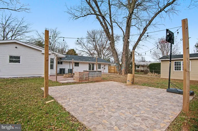 $3,250 | 312 East Gordon Street, Sterling, VA 20164