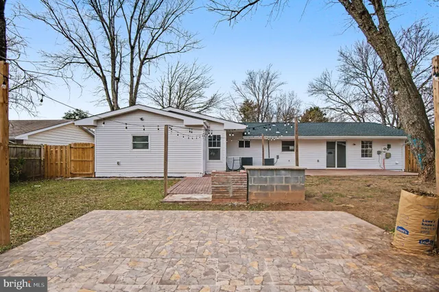 $3,250 | 312 East Gordon Street, Sterling, VA 20164