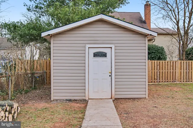 $3,250 | 312 East Gordon Street, Sterling, VA 20164