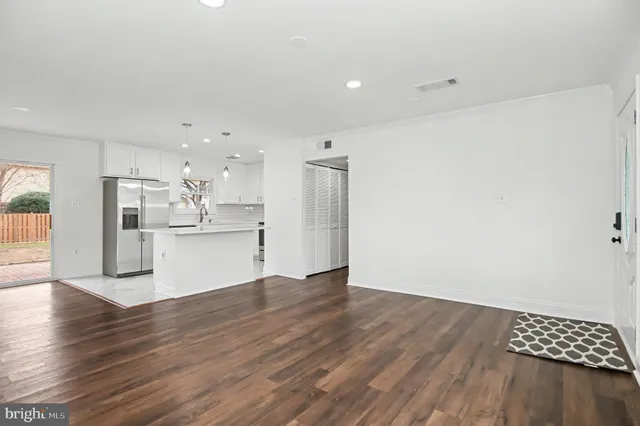 $3,250 | 312 East Gordon Street, Sterling, VA 20164