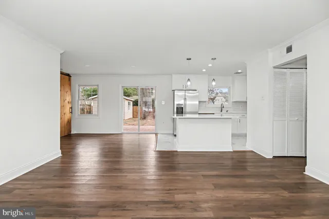 $3,250 | 312 East Gordon Street, Sterling, VA 20164