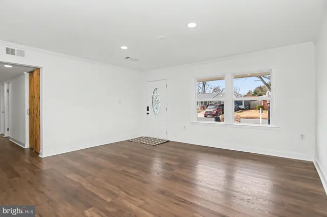 $3,250 | 312 East Gordon Street, Sterling, VA 20164