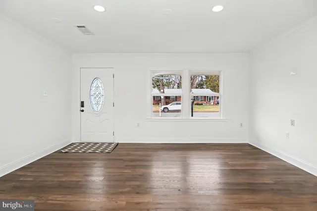 $3,250 | 312 East Gordon Street, Sterling, VA 20164