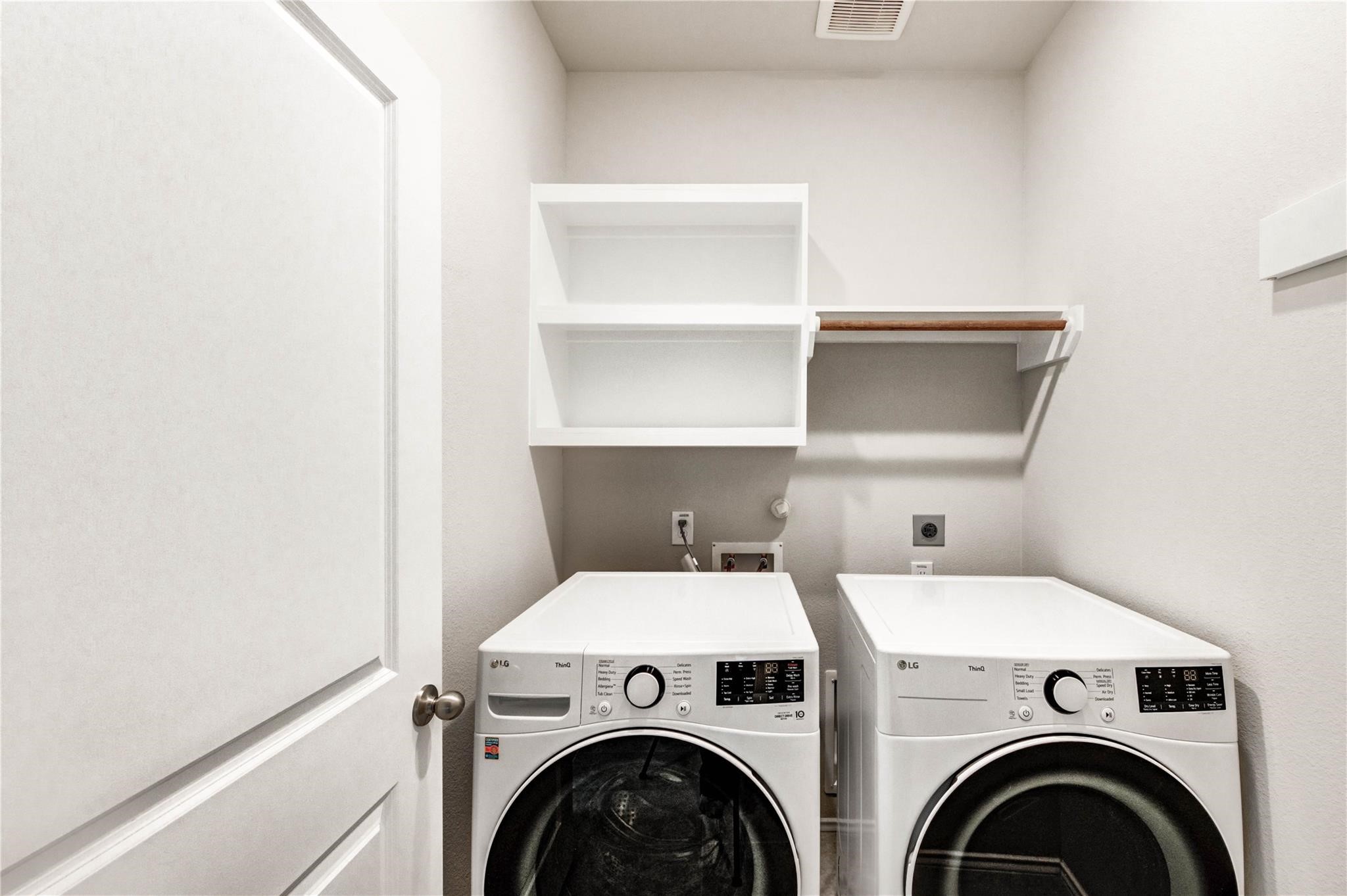 4806 Cedar Butte Lane Manvel, TX 77578 - Photo 14 of 18 Laundry Room (2025)