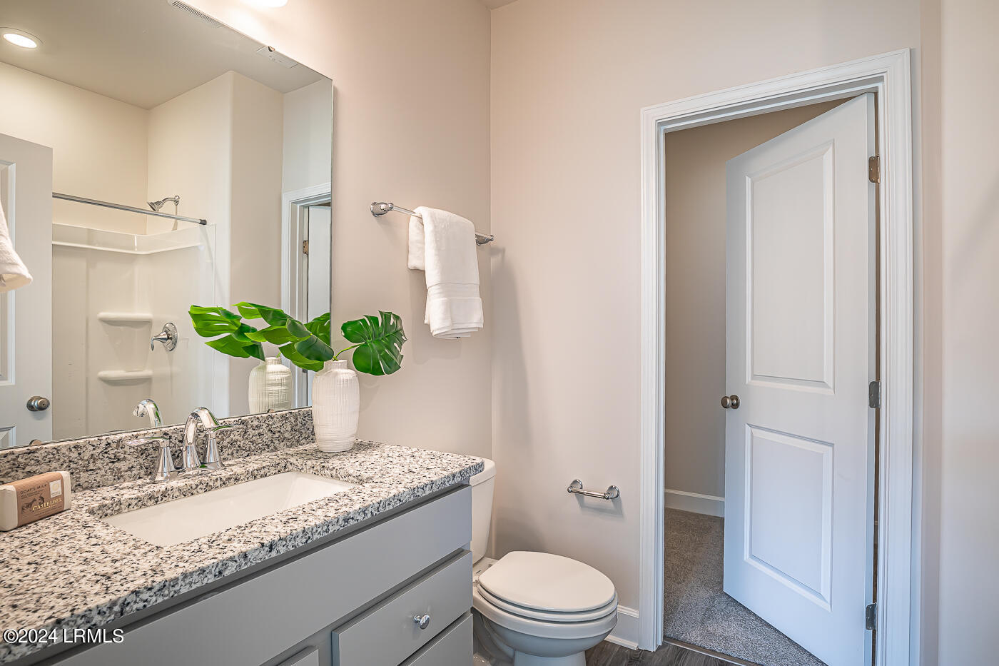 240 Weathersbee Street Ridgeland, SC 29936 - Photo 16 of 36 17 Ensuite bath