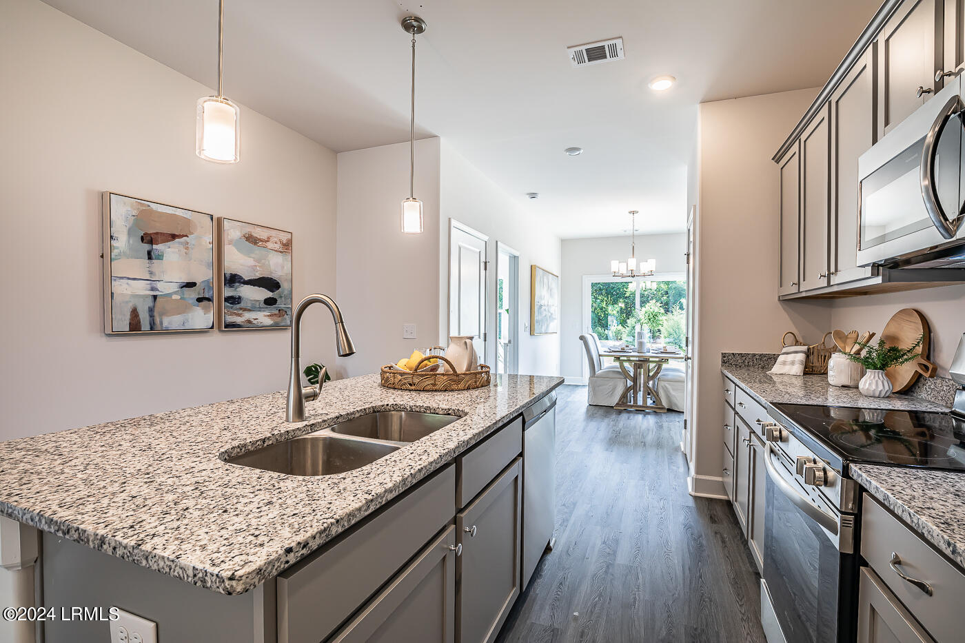 240 Weathersbee Street Ridgeland, SC 29936 - Photo 8 of 36 9 Kitchen and dining