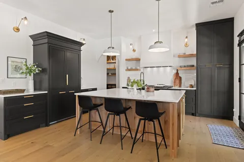 $1,275,000 | 401 Rogart Drive, Spicewood, TX 78669