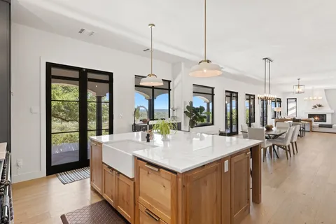 $1,275,000 | 401 Rogart Drive, Spicewood, TX 78669