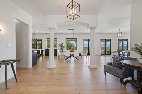 $1,275,000 | 401 Rogart Drive, Spicewood, TX 78669